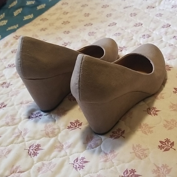 CL Wedges - Picture 3 of 4
